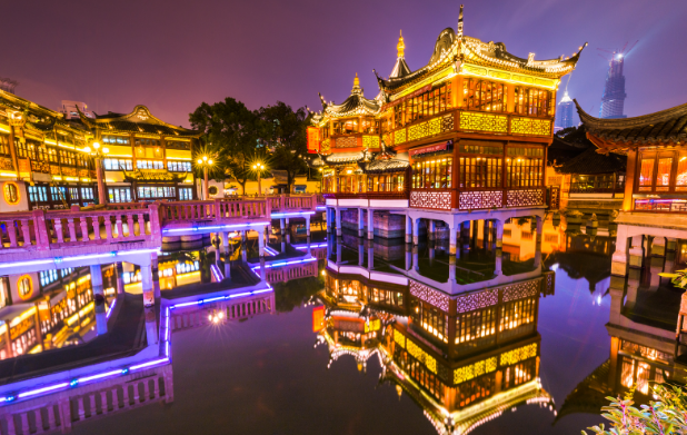 Yuyuan Gardens are elegant and enriching, just like lush business class tickets. - IFlyFirstClass