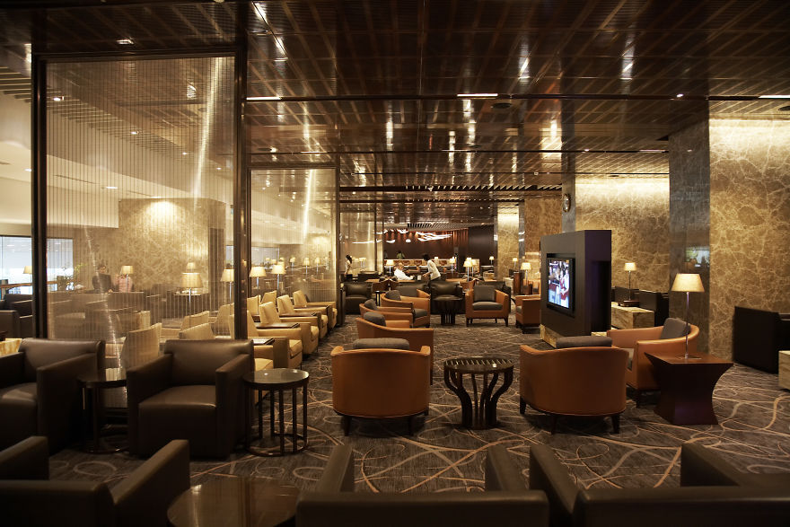 Singapore Airlinesâ Silver Kris Lounge Singapore Airlinesâ Silver Kris Lounge - IFlyFirstClass