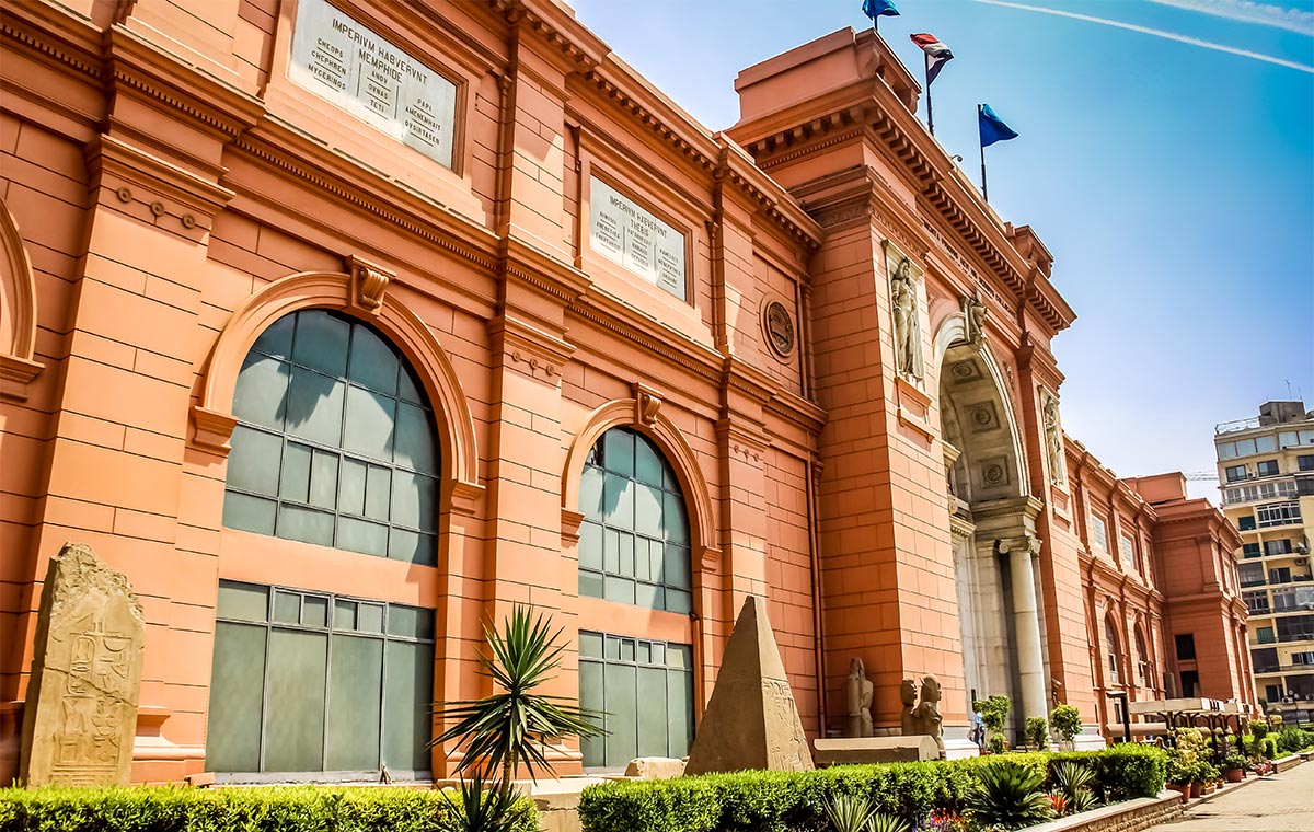 Explore Egyptian antiquities with business class deals to Cairo. - IFlyFirstClass
