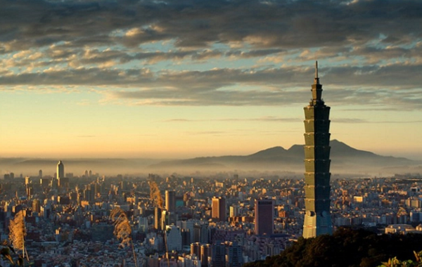 From Empire Ruins to First Class Cafes,  Shida Night Market - IFlyFirstClass