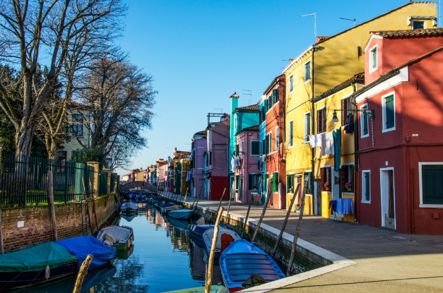 The luxury of finely blown glass is an excellent complement for posh first class seats to Venice. - IFlyFirstClass