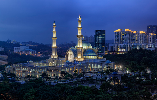 A visit to Jamek Mosque is a first class flight back in time to the early days of KL. A visit to Jamek Mosque is a first class flight back in time to the early days of KL. - IFlyFirstClass