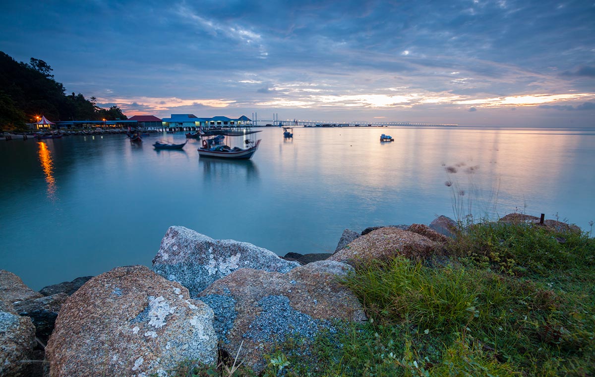 Luxuriate in the glamor of George Town with first class flights to Penang. Luxuriate in the glamor of George Town with first class flights to Penang. - IFlyFirstClass
