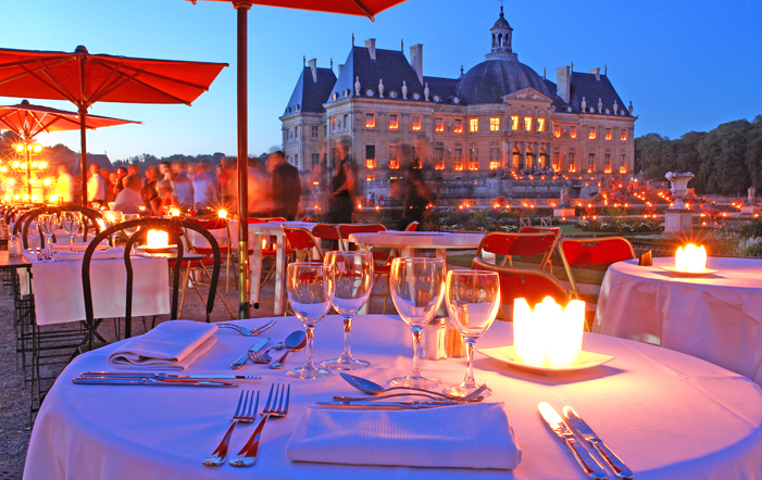 Formal Gardens, Dancing Fountains and First Class Candlelight Displays Dazzle the Senses - IFlyFirstClass
