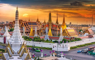 Renowned tropical beaches and last minute flight deals create the perfect holiday. - IFlyFirstClass